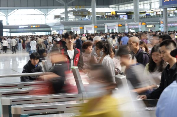 配亿多配资 新融合、新玩法、新体验 “五一”假日经济活力涌动