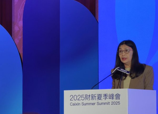 龙辉配资 香港证监会梁凤仪：“一盾三箭”应对资本市场波动 把握时代新机遇
